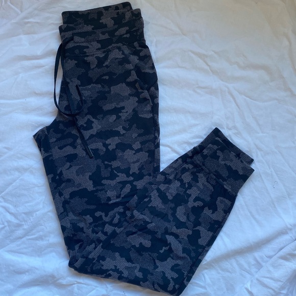 Lululemon joggers - Picture 1 of 2